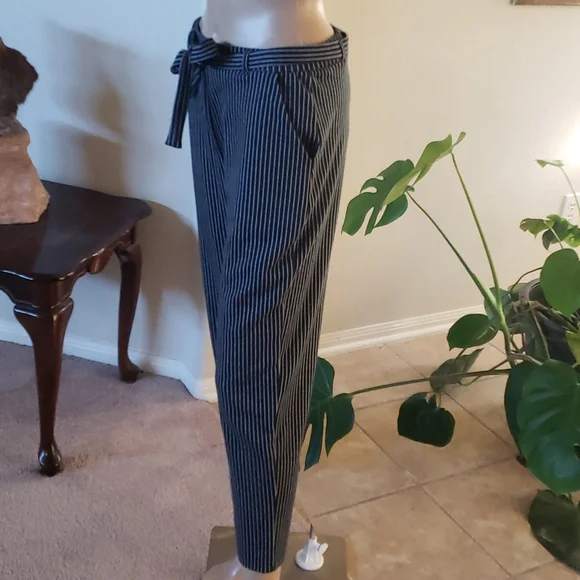 Forever 21 s microstripe stretchy comfy cropped slacks slip on - Picture 2 of 8